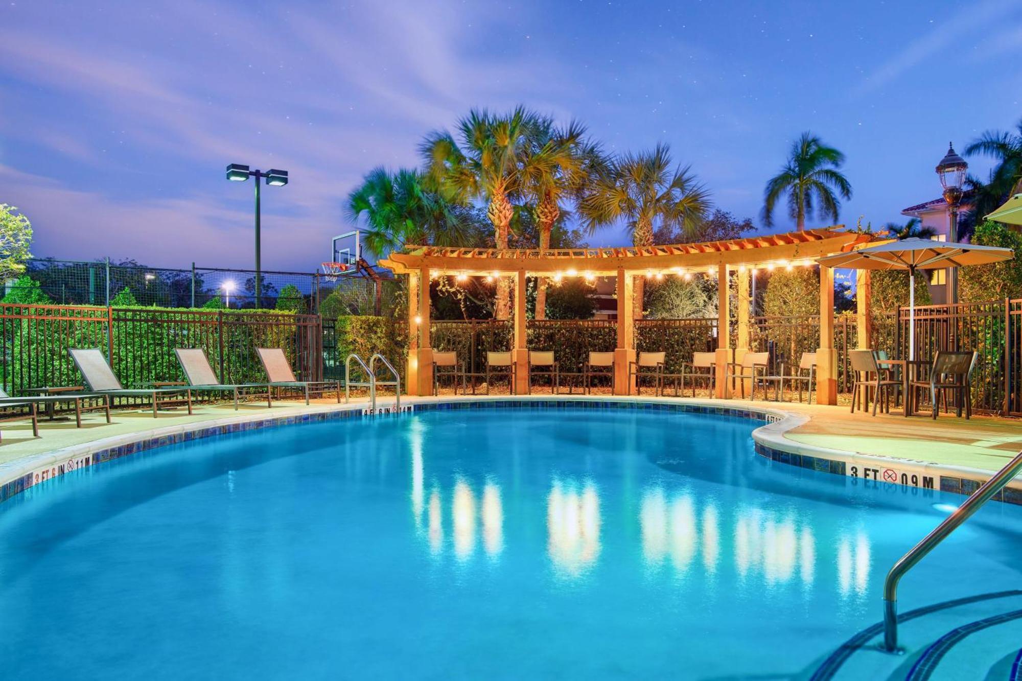 Residence Inn By Marriott Fort Myers At I-75 And Gulf Coast Town Center Estero Eksteriør billede