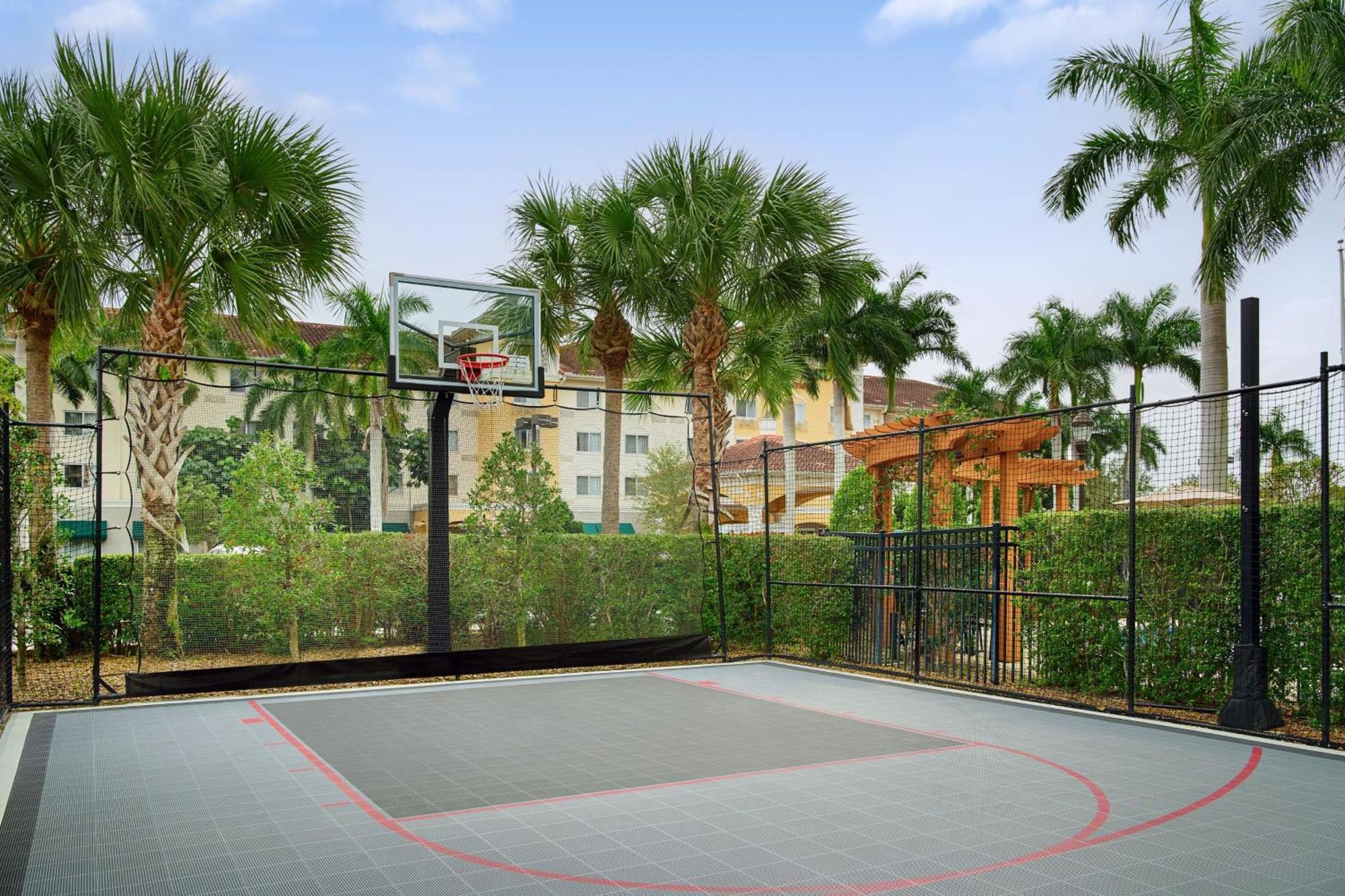 Residence Inn By Marriott Fort Myers At I-75 And Gulf Coast Town Center Estero Eksteriør billede