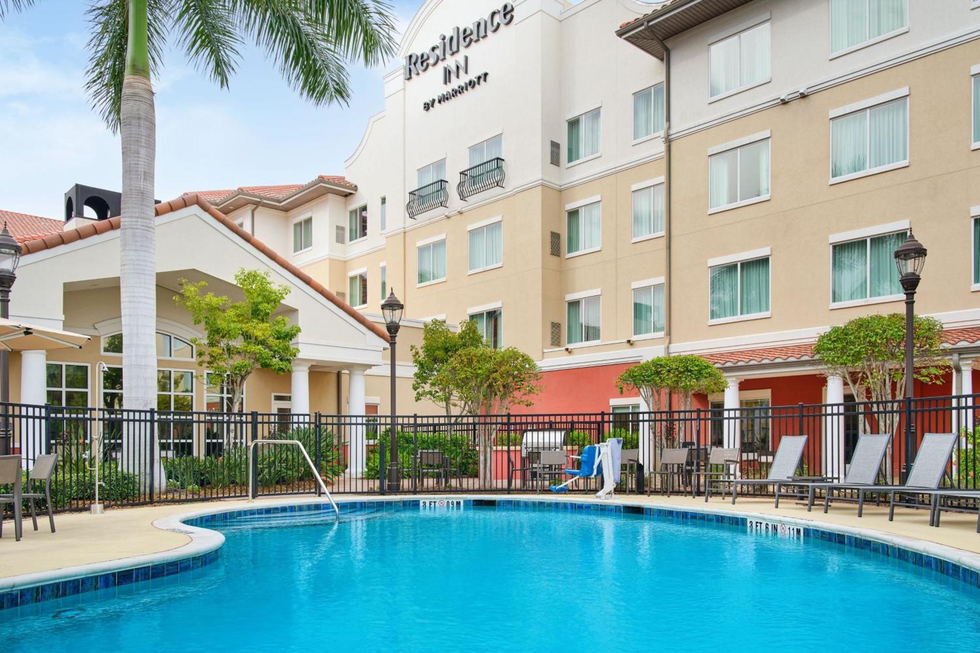 Residence Inn By Marriott Fort Myers At I-75 And Gulf Coast Town Center Estero Eksteriør billede