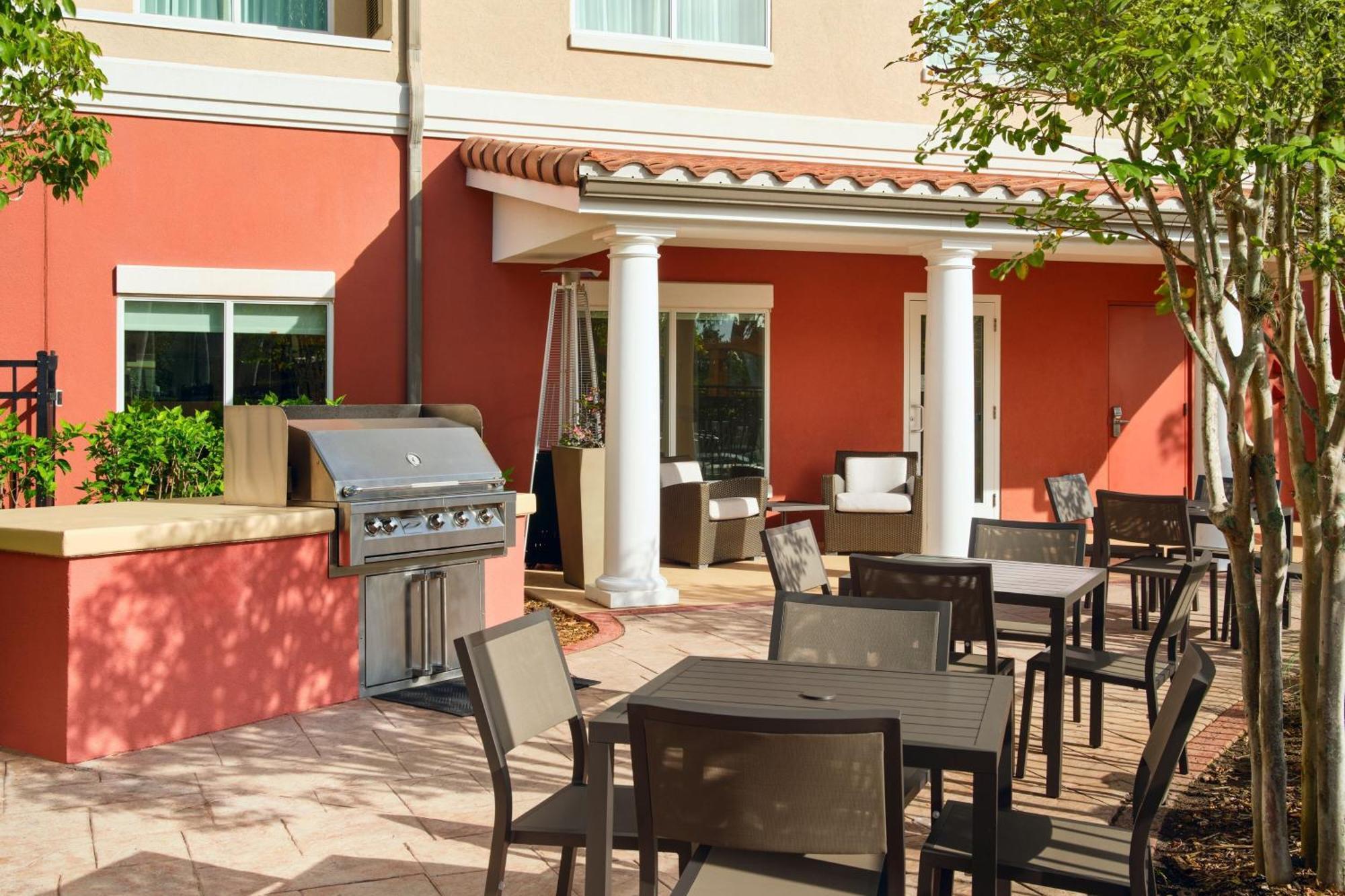 Residence Inn By Marriott Fort Myers At I-75 And Gulf Coast Town Center Estero Eksteriør billede