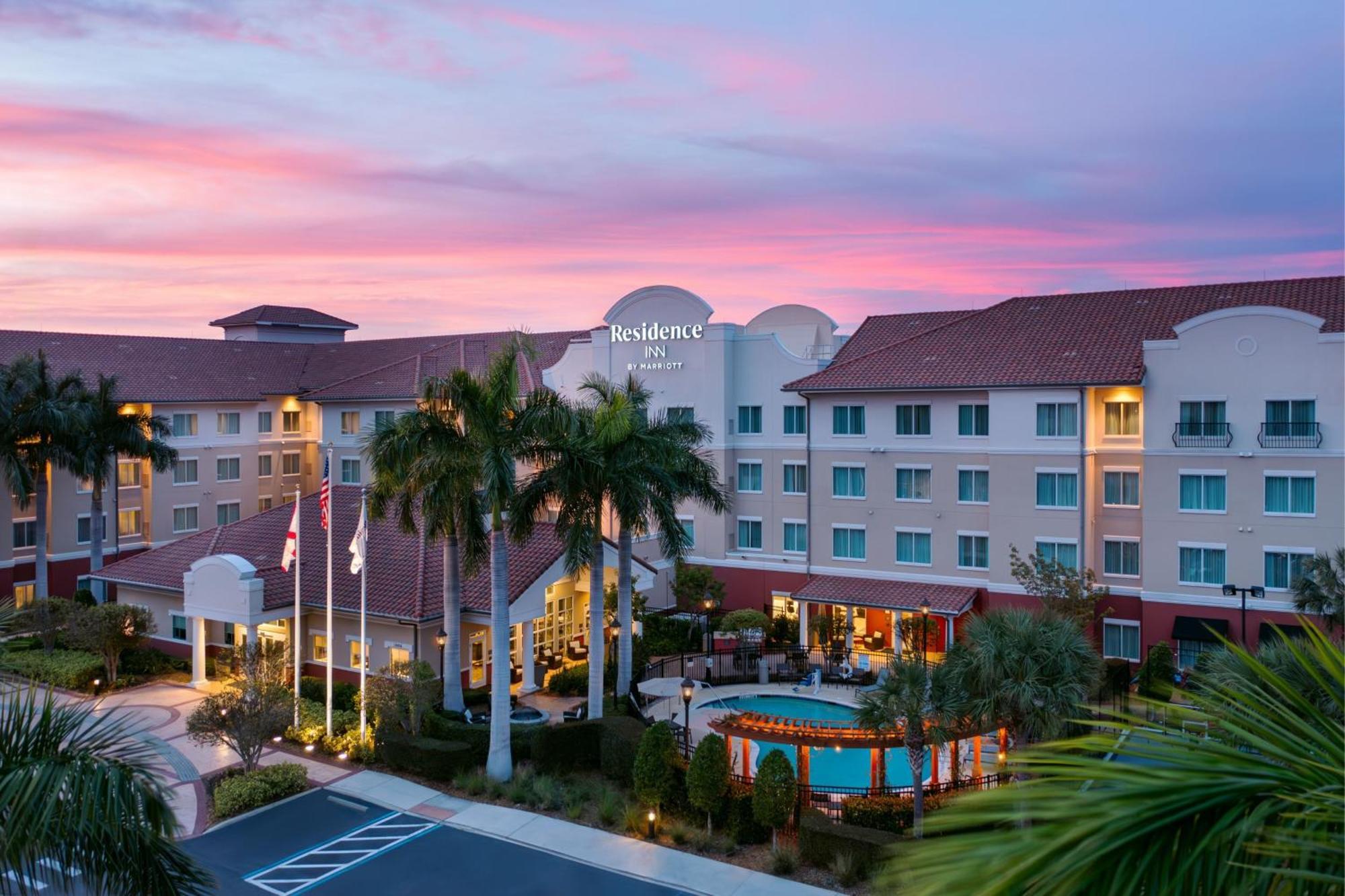 Residence Inn By Marriott Fort Myers At I-75 And Gulf Coast Town Center Estero Eksteriør billede