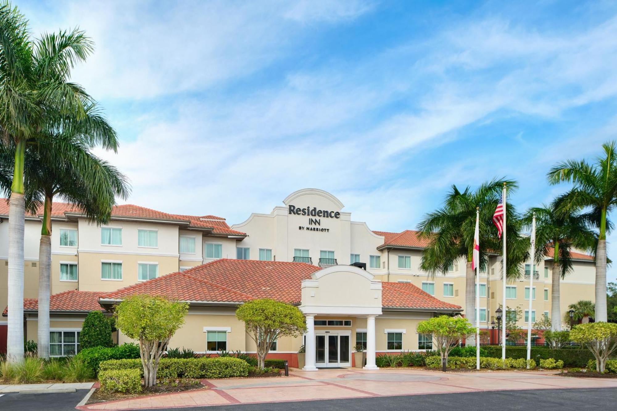 Residence Inn By Marriott Fort Myers At I-75 And Gulf Coast Town Center Estero Eksteriør billede